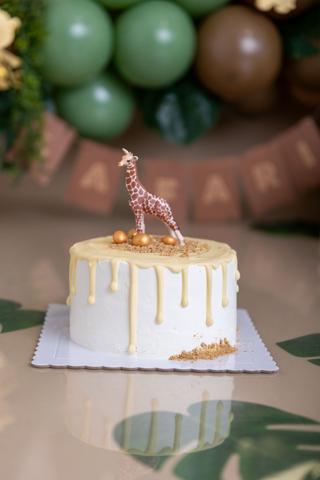 Tarta de cumpleaños infantil con temática de animales